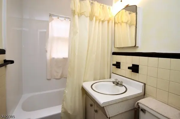 39-23 Van Duren Ave, Fair Lawn Boro, NJ 07410