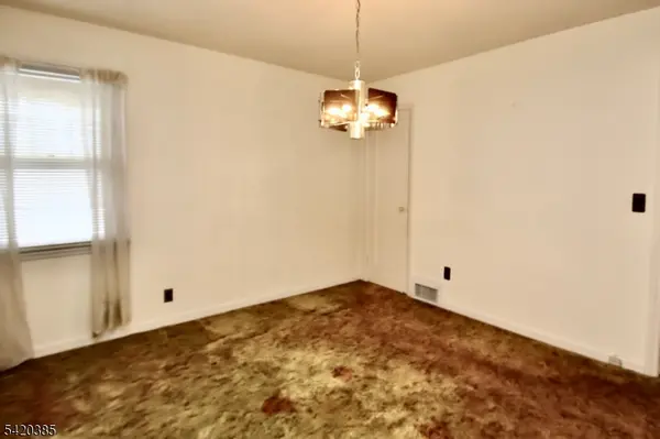 39-23 Van Duren Ave, Fair Lawn Boro, NJ 07410