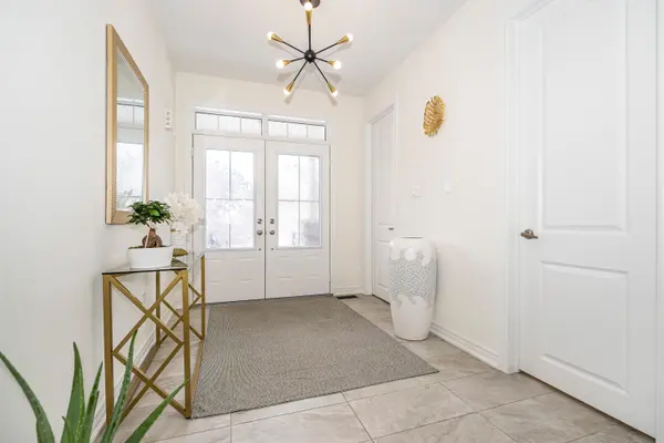 9 Toulouse ST, Whitby, ON L1P 0J2