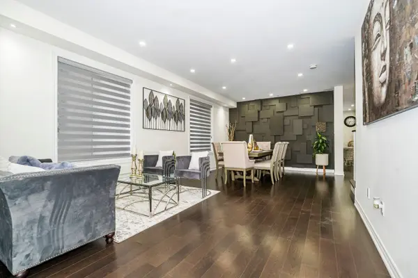 9 Toulouse ST, Whitby, ON L1P 0J2