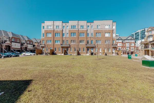 91 Aquatic Ballet PATH, Oshawa, ON L1L 0K6