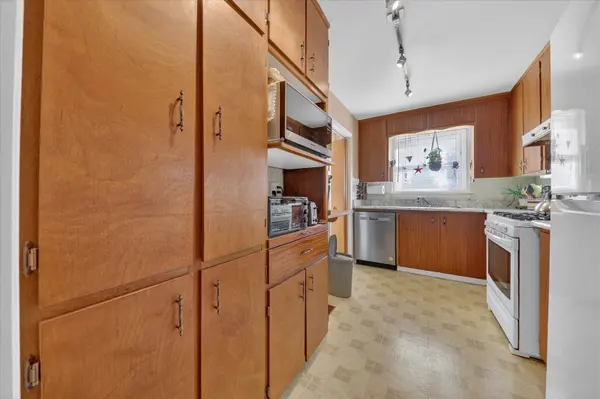 35 Roxaline ST, Toronto W09, ON M9P 2Z1