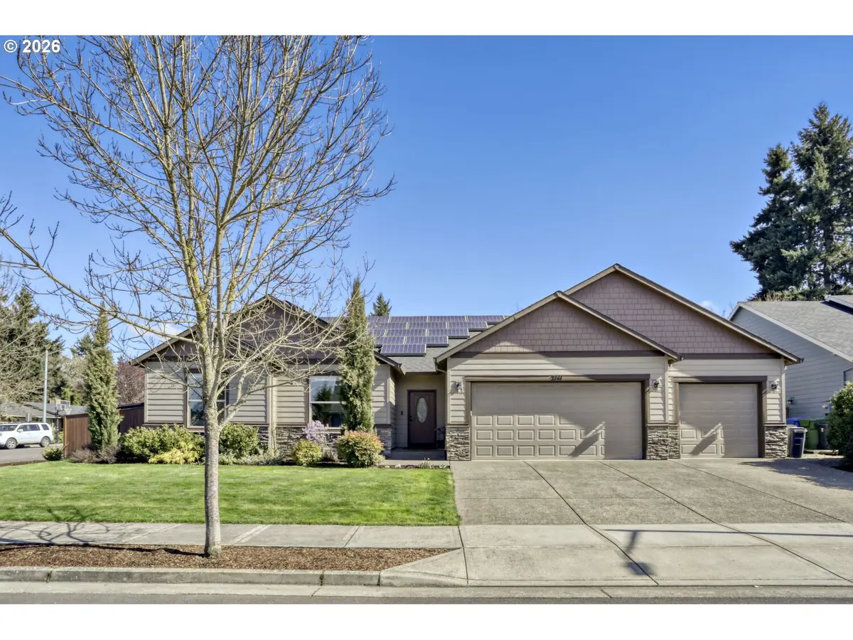 2141 THOMAS WAY, Hubbard, OR 97032