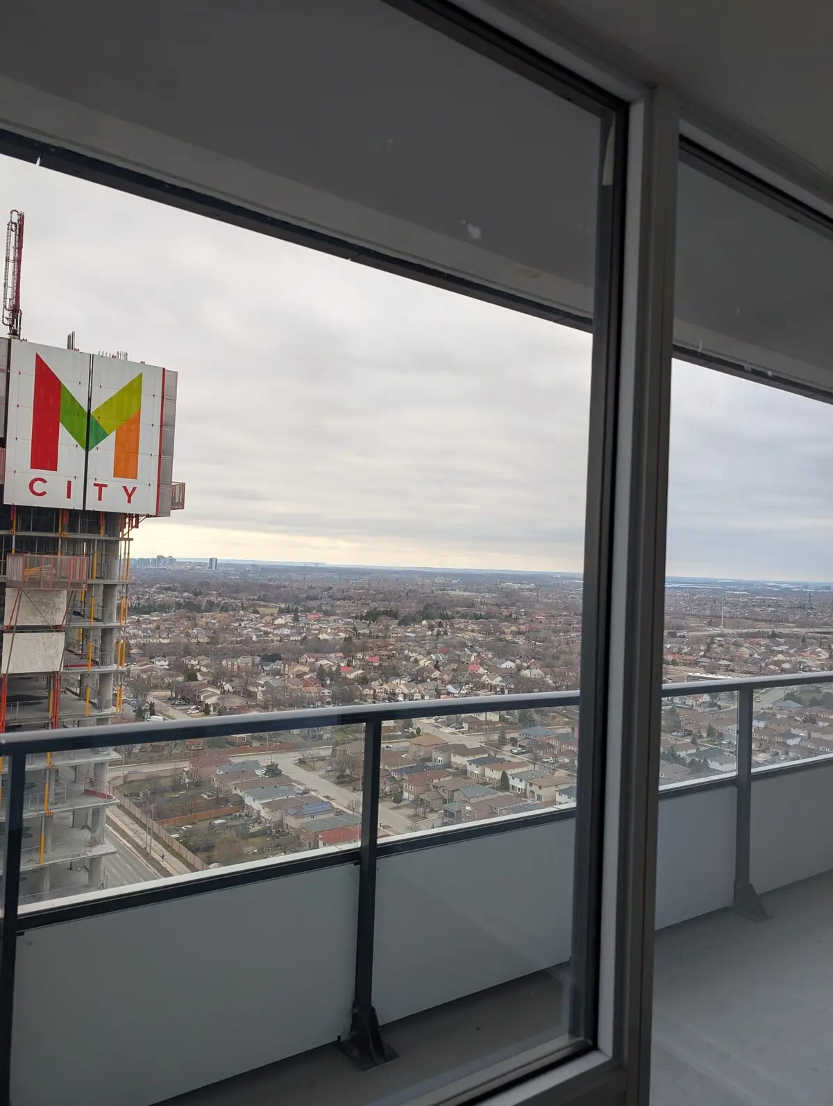 448 Burnhamthorpe RD #2312, Mississauga, ON L5B 0R4