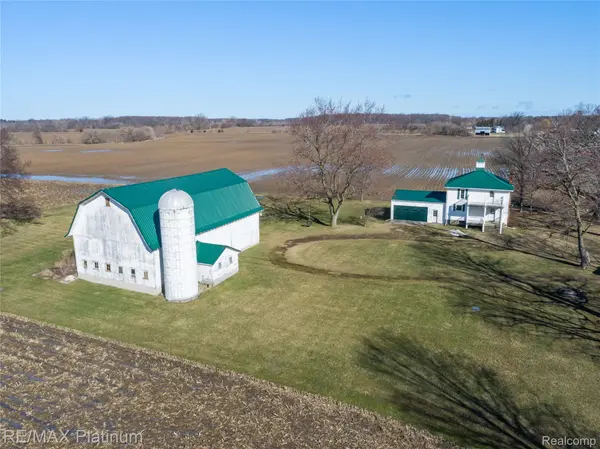 1136 S Nichols RD, Clayton Charter Township, MI 48473