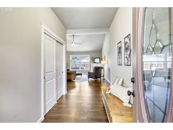 2141 THOMAS WAY, Hubbard, OR 97032