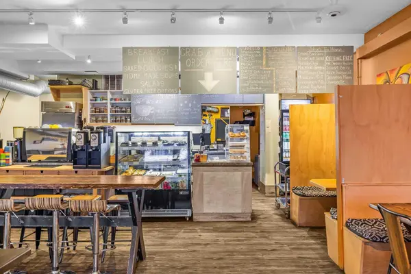 718 10th ST #2, Canmore, AB T1W2A6