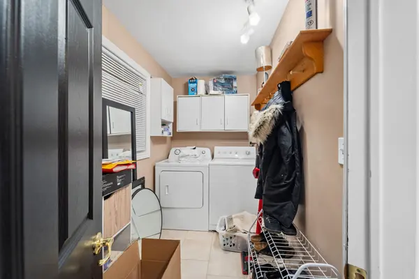 376 Fairlawn ST, Oshawa, ON L1J 4R3