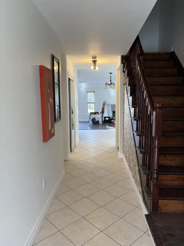 134 Fencerow DR, Whitby, ON L1R 3N5