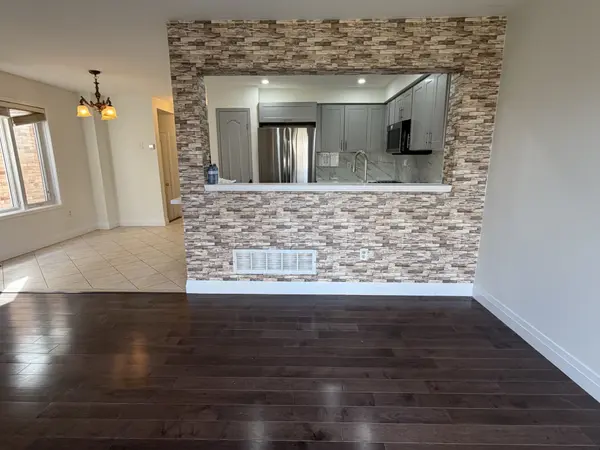 134 Fencerow DR, Whitby, ON L1R 3N5