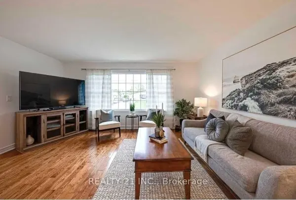 812 Sanok DR, Pickering, ON L1W 2P9