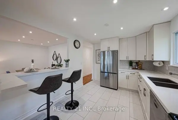 812 Sanok DR, Pickering, ON L1W 2P9