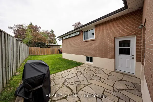 812 Sanok DR #Basement, Pickering, ON L1W 2P9