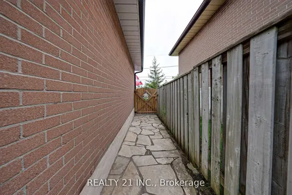 812 Sanok DR #Basement, Pickering, ON L1W 2P9