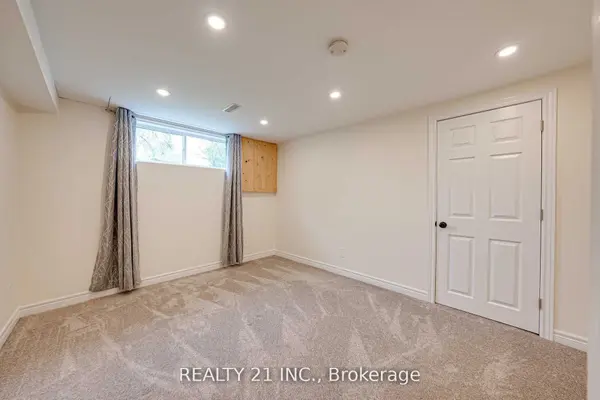 812 Sanok DR #Basement, Pickering, ON L1W 2P9