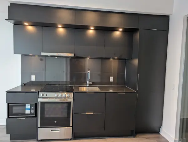 448 Burnhamthorpe RD #2312, Mississauga, ON L5B 0R4