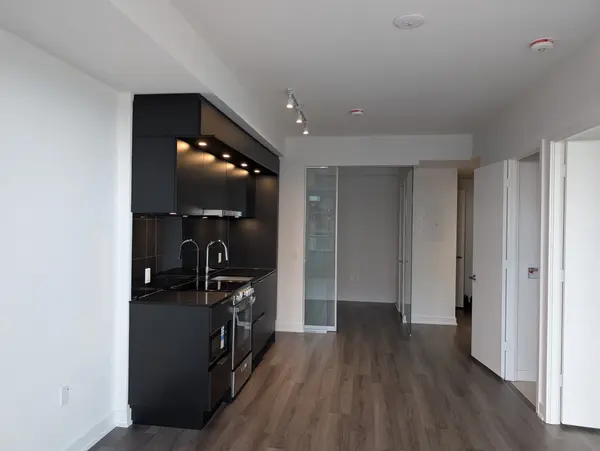 448 Burnhamthorpe RD #2312, Mississauga, ON L5B 0R4