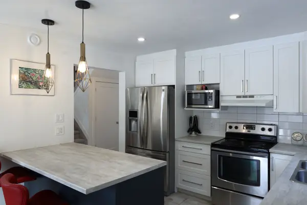 609 Robert ST, Clarence-rockland, ON K4K 1E8