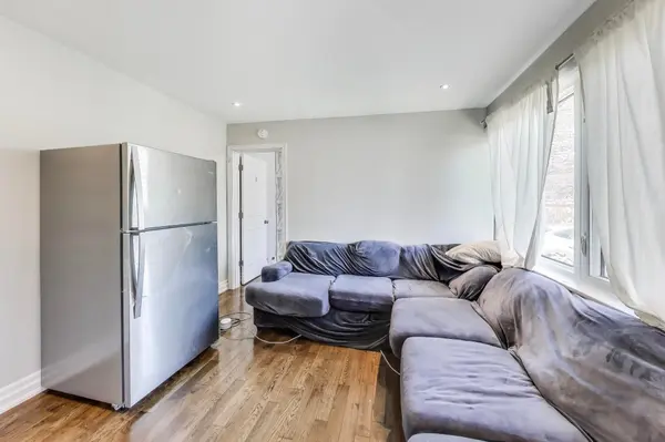 68 Harold CT, Hamilton, ON L8S 2R9