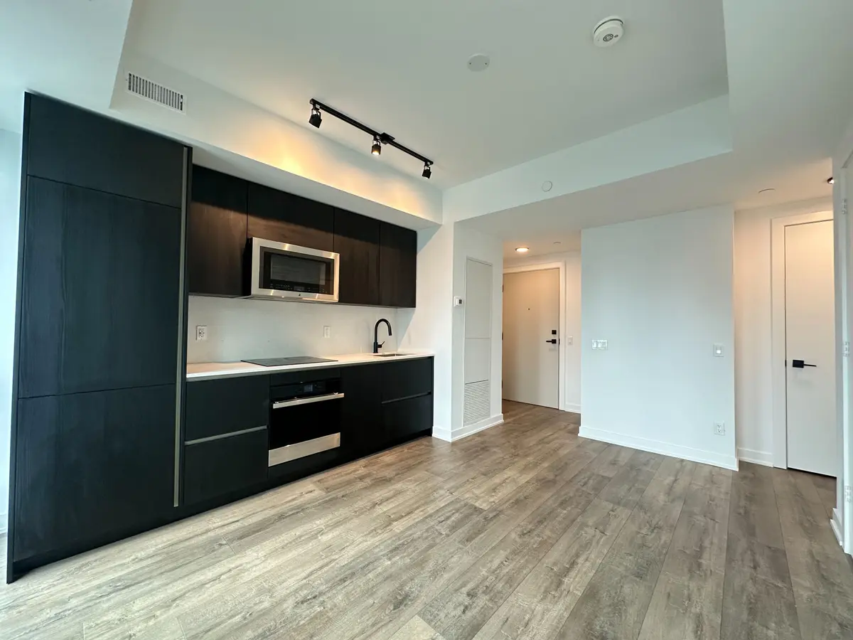 327 King ST #3701, Toronto C01, ON M5V 0W7