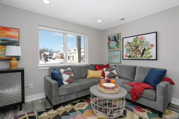 822 Huntley Lane, Troy, MI 48085