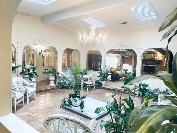 909 Overhill Drive, Bedford, TX 76022