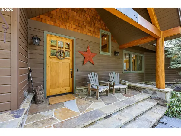 20680 E GLACIER VIEW RD, Rhododendron, OR 97049