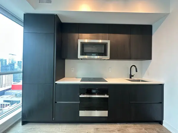 327 King ST #3701, Toronto C01, ON M5V 0W7