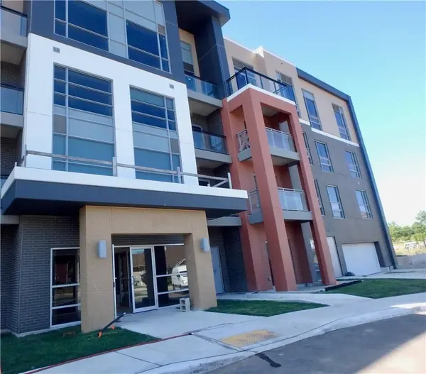 4040 Upper Middle RD #106, Burlington, ON L7M 0H2