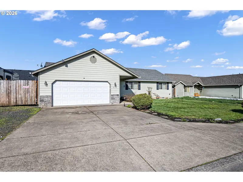 573 CRESWOOD DR, Creswell, OR 97426