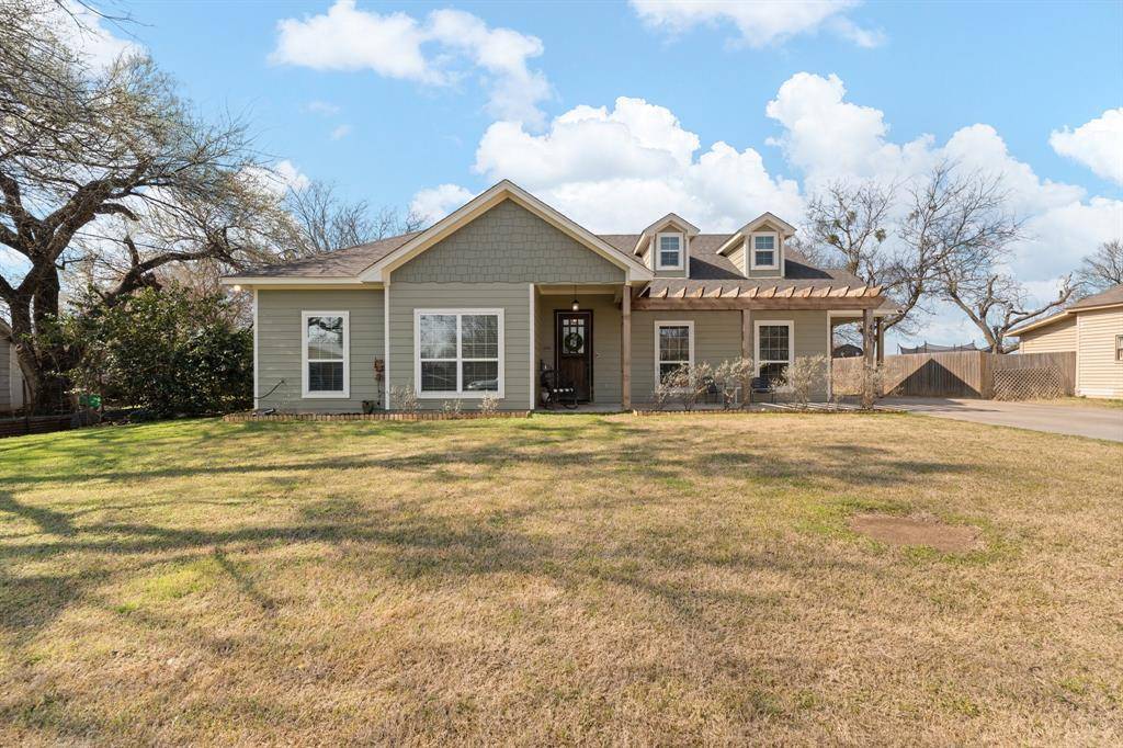 401 N Cleburne Whitney Road, Rio Vista, TX 76093