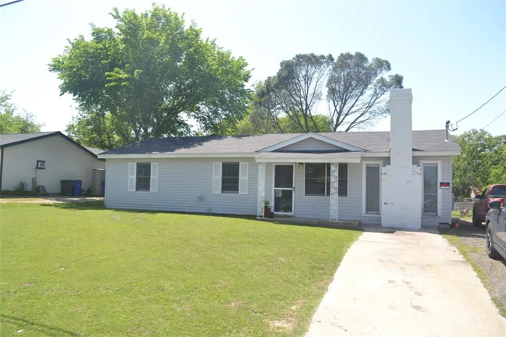372 Shoreline Drive, Azle, TX 76020