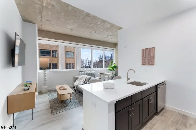 10 Commerce Ct #5G, Newark City, NJ 07102