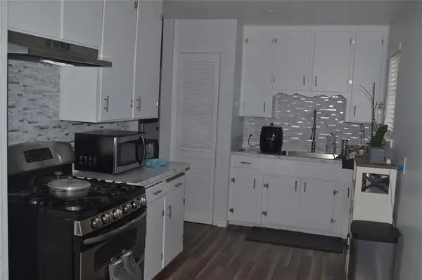 372 Shoreline Drive, Azle, TX 76020