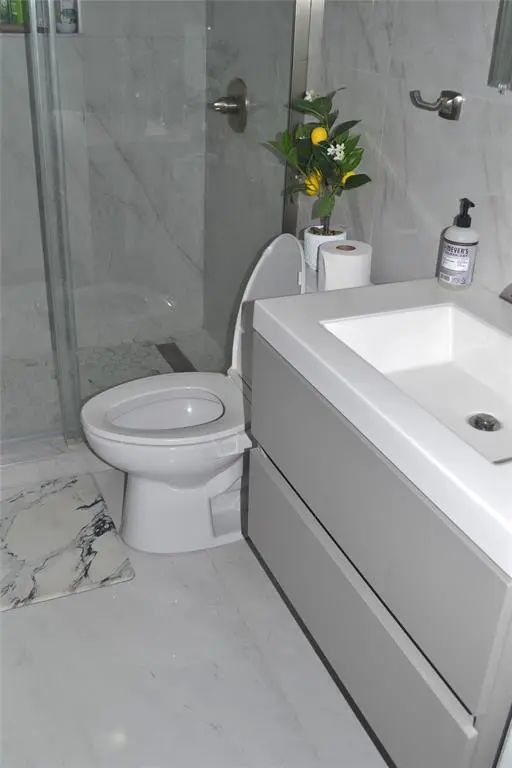 372 Shoreline Drive, Azle, TX 76020