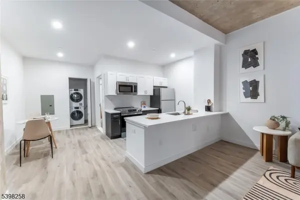 10 Commerce Ct #7E, Newark City, NJ 07102