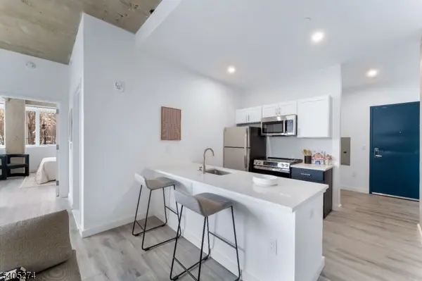 10 Commerce Ct #5G, Newark City, NJ 07102