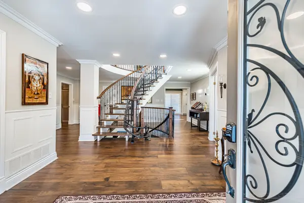 2514 Sharon CRES, Mississauga, ON L5C 1Y8