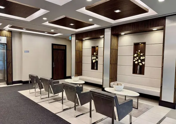 349 Rathburn RD W #Ph 105, Mississauga, ON L5B 0G9