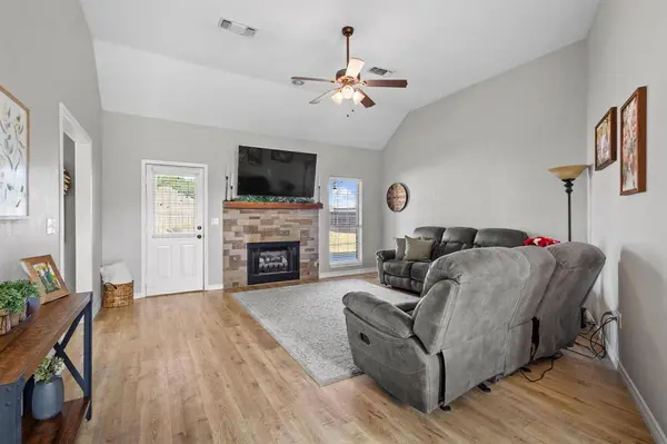 406 Sunshine Trail, Bells, TX 75414