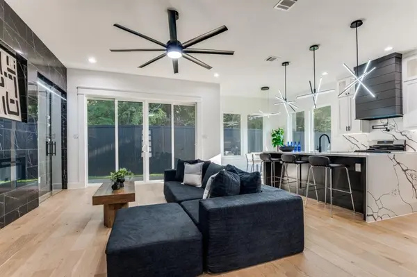 1700 Carriage Creek Drive, Desoto, TX 75115