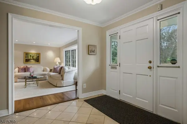 25 Dogwood Dr, Summit City, NJ 07901