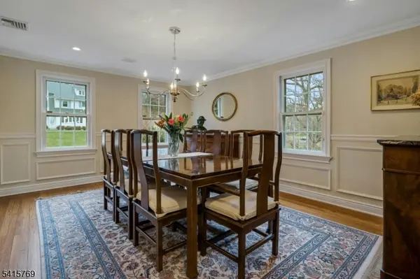 25 Dogwood Dr, Summit City, NJ 07901