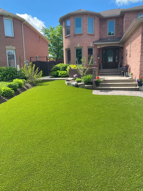 33 Willcocks CRES, Ajax, ON L1T 3L9