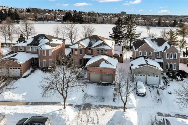 33 Willcocks CRES, Ajax, ON L1T 3L9