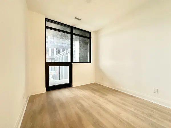 2 Erskine RD #415, Mississauga, ON L5B 0S1