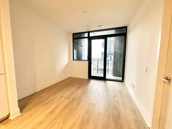 2 Erskine RD #415, Mississauga, ON L5B 0S1