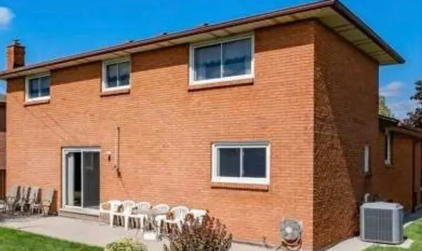 353 Darlington CT #Lower & Main, Hamilton, ON L9C 6Z2