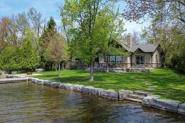 43 Lakeshore BLVD, Selwyn, ON K0L 1T0