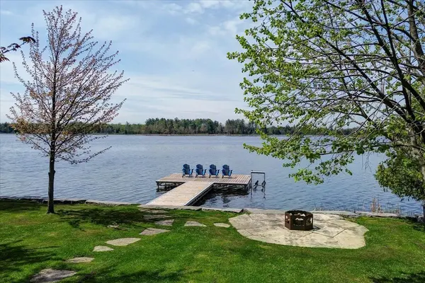 43 Lakeshore BLVD, Selwyn, ON K0L 1T0